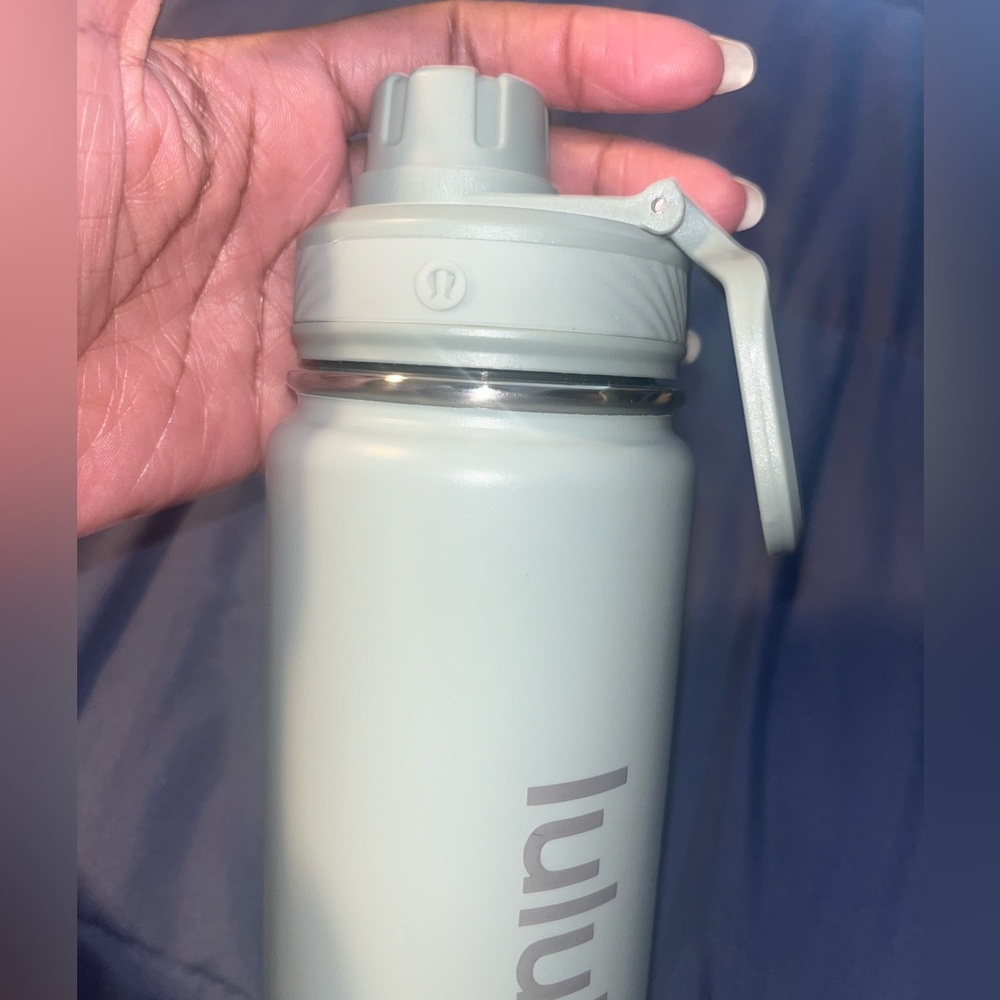 🚫SOLD🚫 🍋Lululemon NWOT Back to Life 24 oz. Sport Bottle - Green - Picture 9 of 12